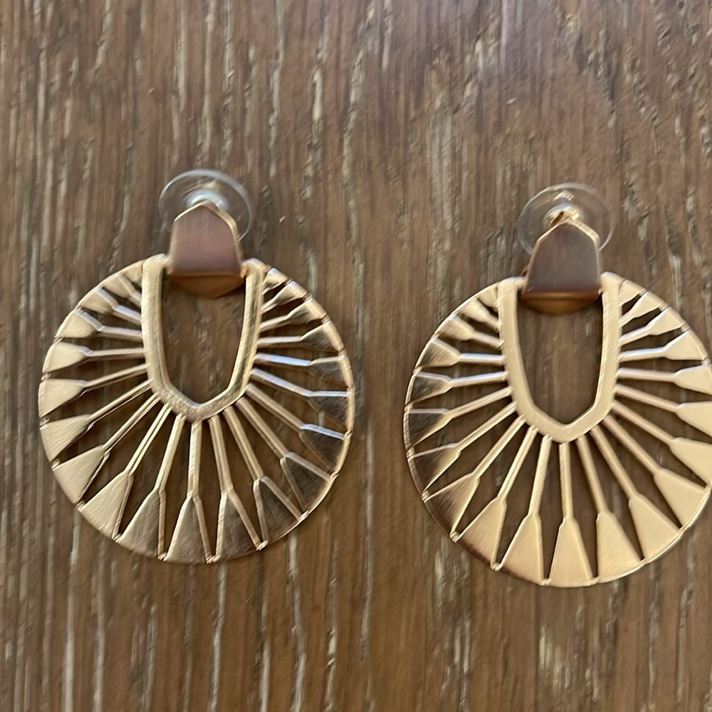 Kendra Scott earrings - Picture 2 of 2